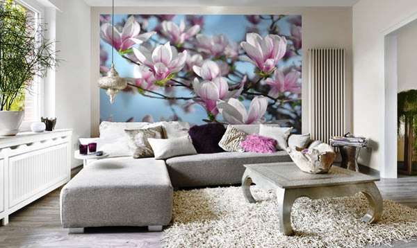 фотообои с рисунком цветов в интерьере гостиной