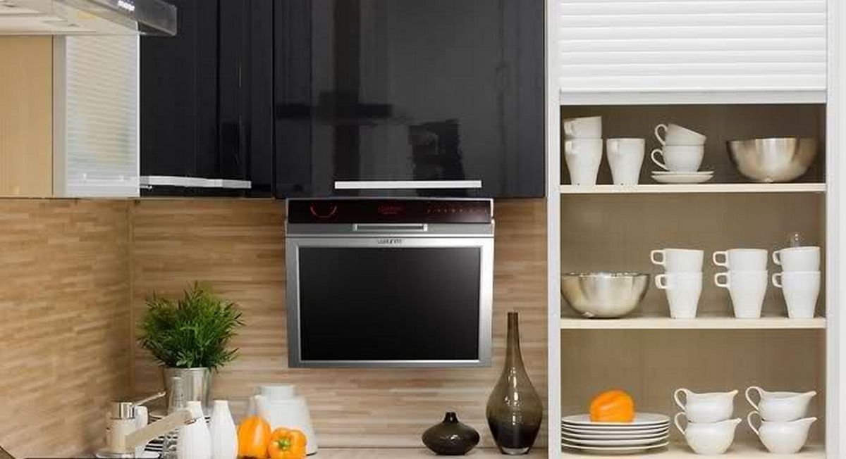 Телевизор встроенный в фартук кухни