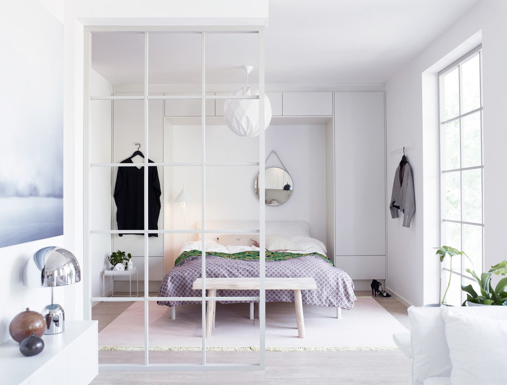 Спальная зона в двухкомнатной квартире площадью 60 кв м