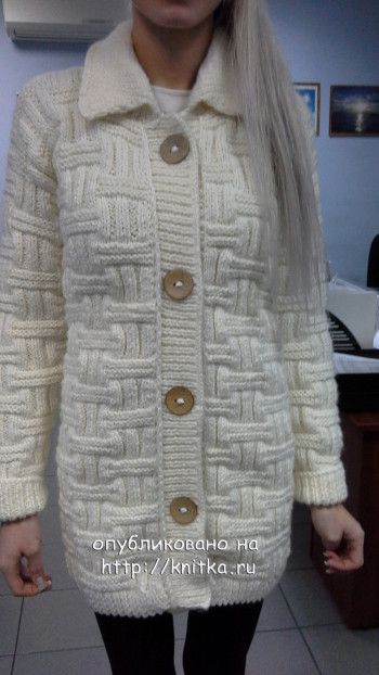 Вязаное спицами пальто для женщин от Ольги