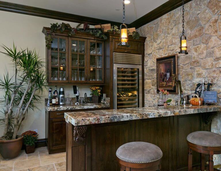 Фото барной стойки на кухне с каменной столешницей