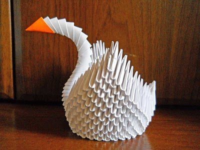 Как сделать из бумаги лебедя: поэтапно