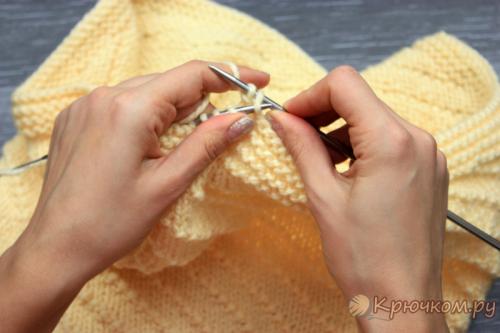 Вязаный шарф хомут схема вязания спицами. Как красиво связать круговой шарф снуд спицами? 23