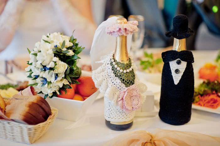 Оформление шампанского своими руками в наряды невесты и жениха