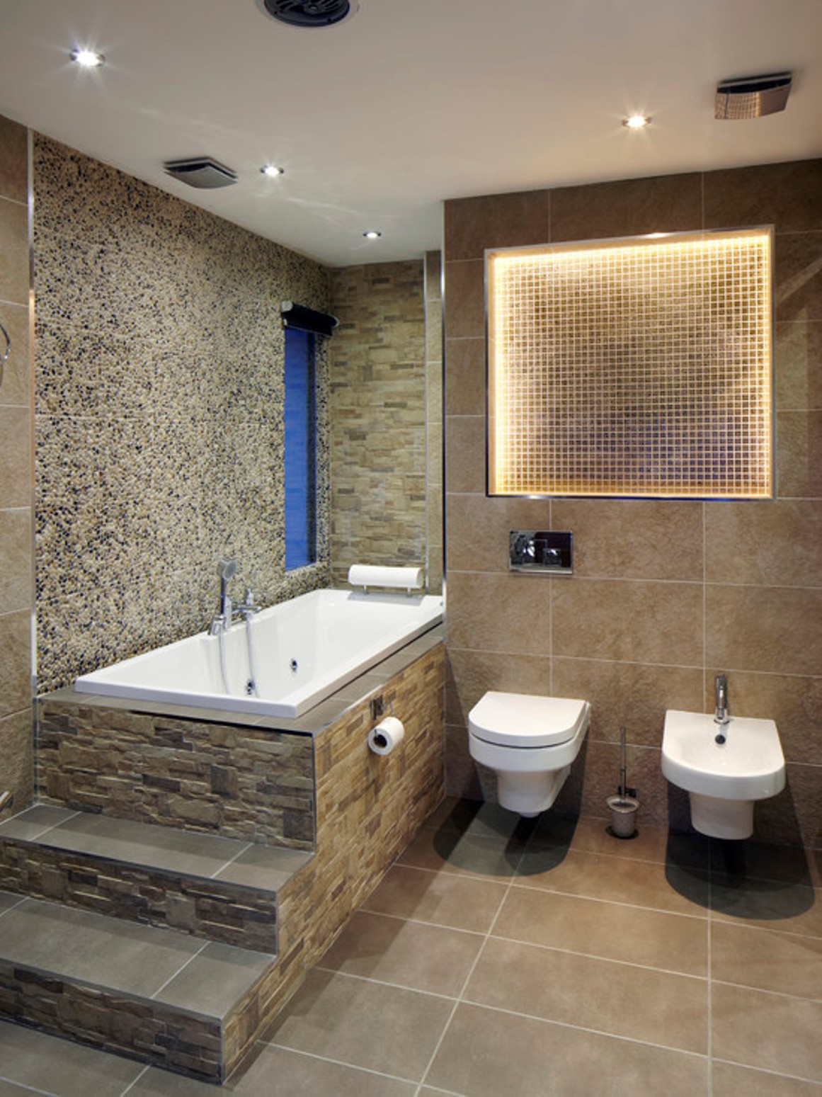 Фото туалетной комнаты с плиткой современный дизайн