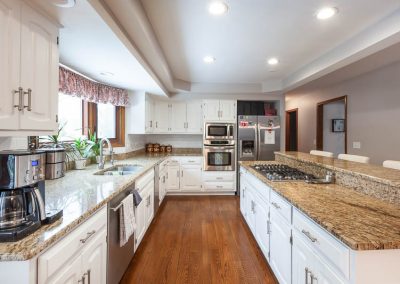 Refinish Oak Kitchen Cabinets in Naperville, Illinois